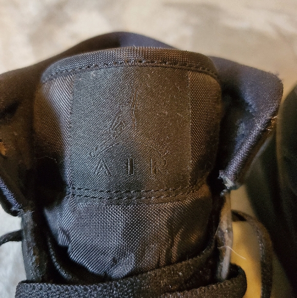 Nike Air Jordan 1 Mid Triple Black - Picture 15 of 16